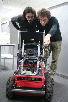  George (SHU) and Andrea (UoR) on SLAM, Laser and tilt processes: acquisition and communication.
